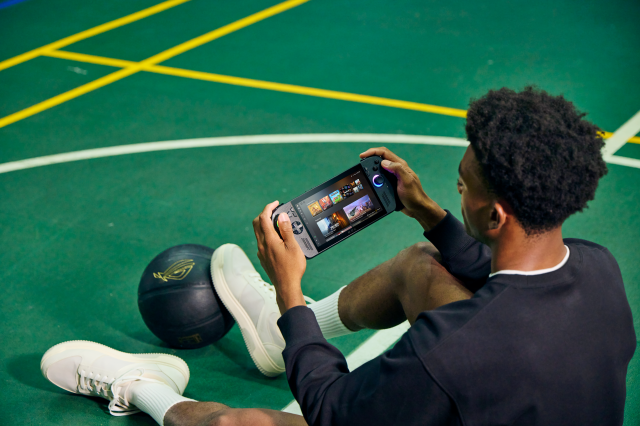 ROG Xbox Ally X Lifestyle 1