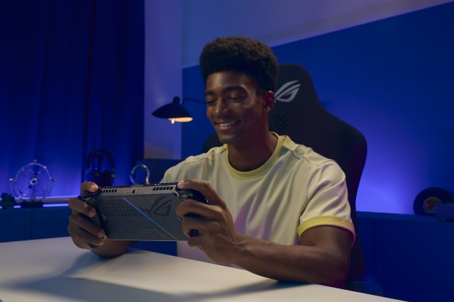 ROG Xbox Ally X Lifestyle 3